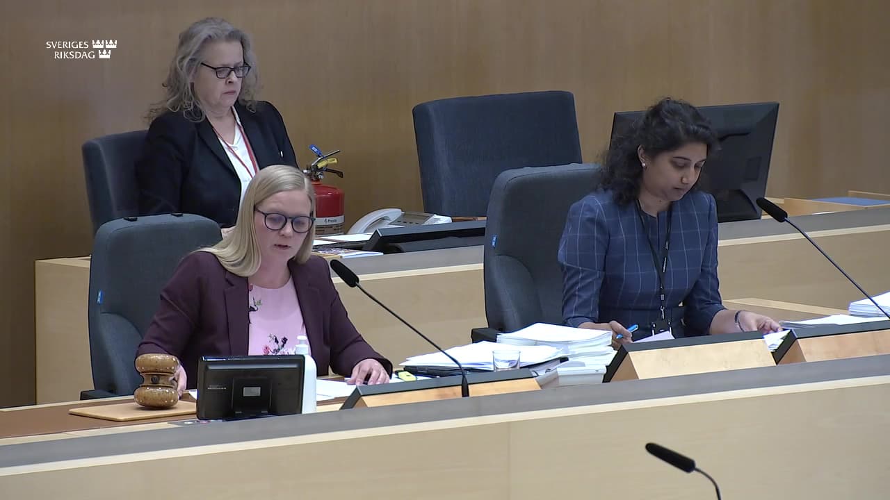 Stillbild från Beslut, Beslut: Bostadspolitik