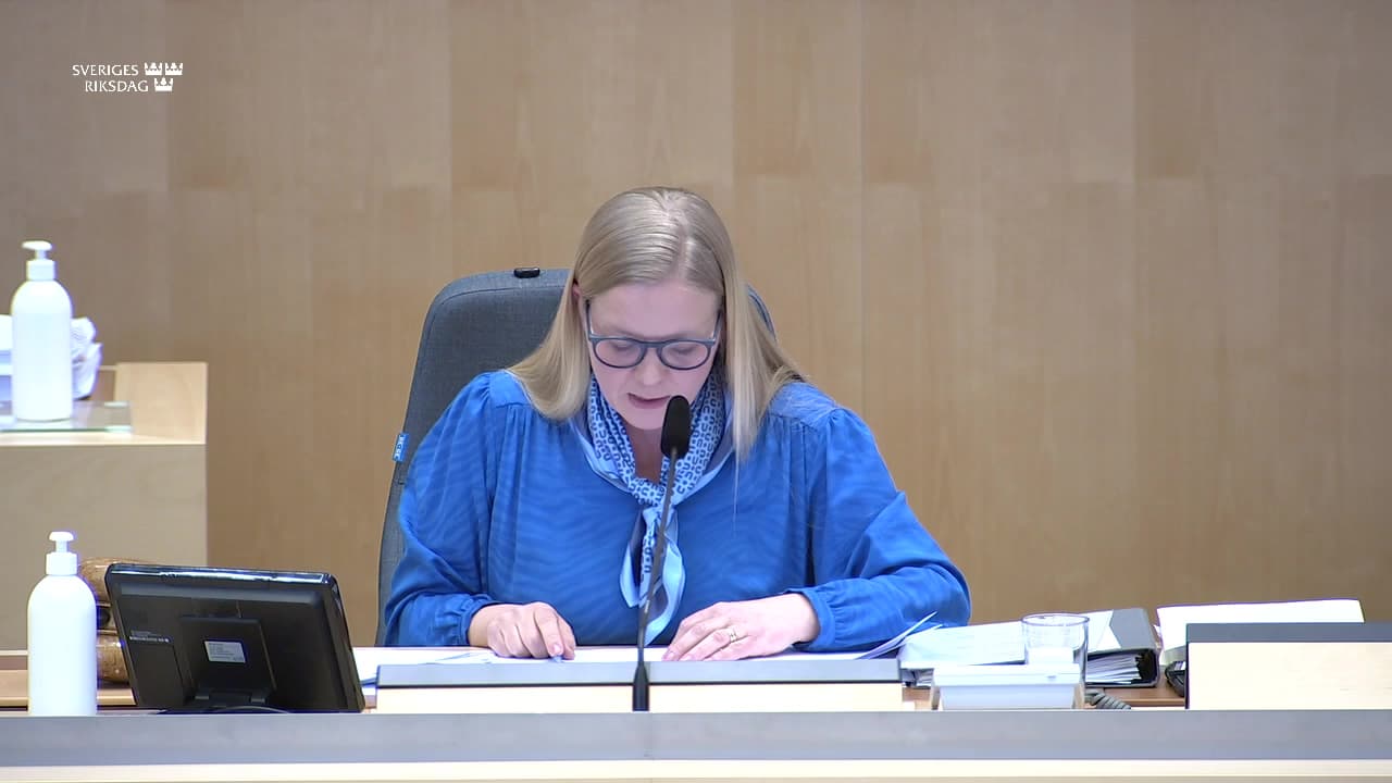 Stillbild från Beslut, Beslut: Genomförande av tillgänglighetsdirektivet