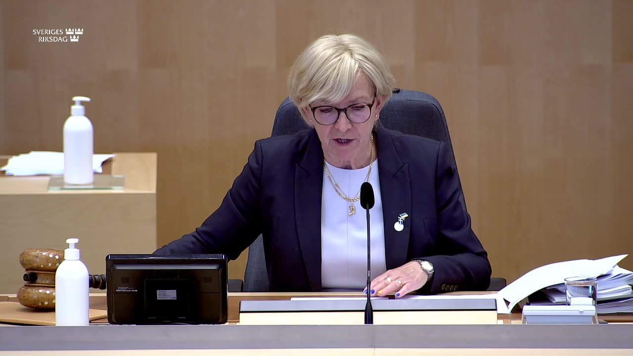 Stillbild från Beslut, Beslut: En ny lag om viktigt meddelande till allmänheten