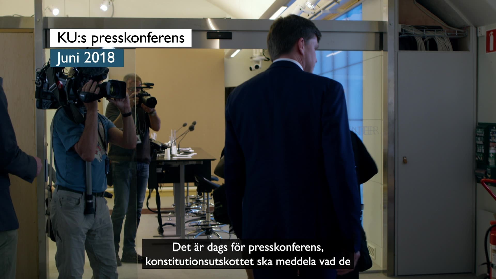 Stillbild från Filmer om riksdagen, Presskonferens utanför kammaren