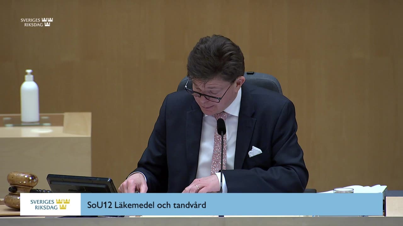 Stillbild från Beslut, Beslut: Läkemedel och tandvård