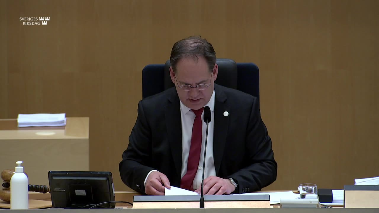 Stillbild från Beslut, Beslut: Pensioner
