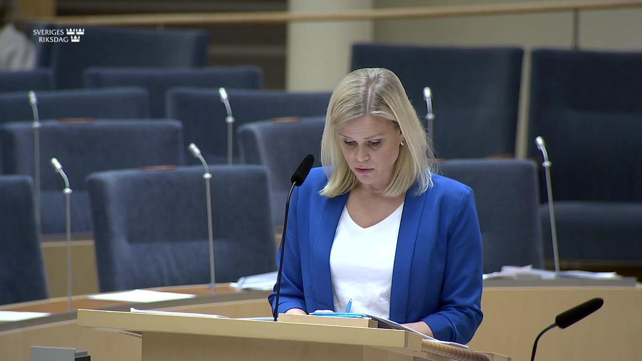 Stillbild från Interpellationsdebatt, Skilda badtider för män och kvinnor