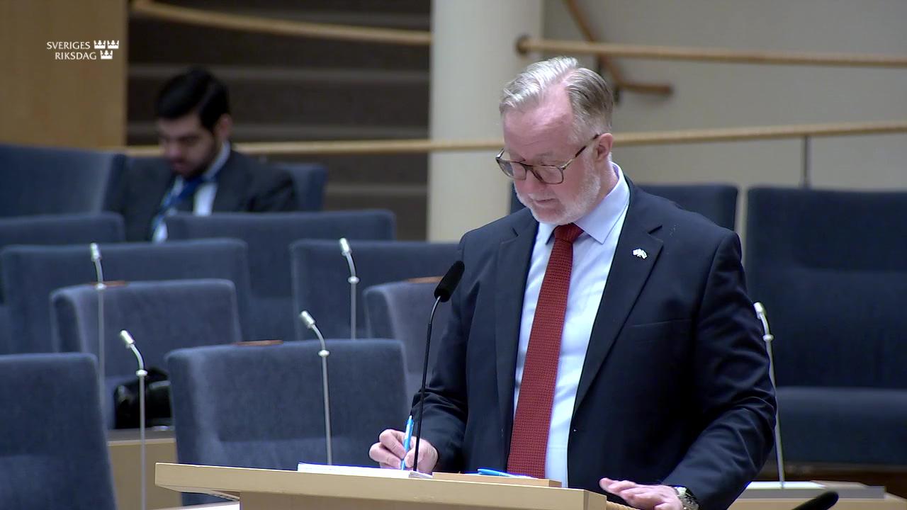 Stillbild från Interpellationsdebatt, Insatser för långtidsarbetslösa