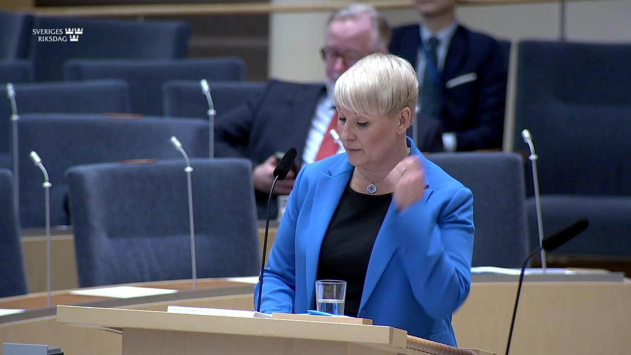Stillbild från Interpellationsdebatt, 55-årsregeln