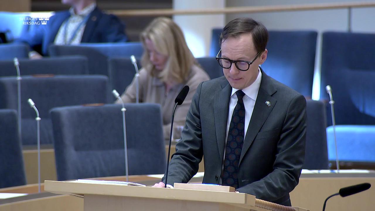 Stillbild från Interpellationsdebatt, Resurser till landets lärcentrum