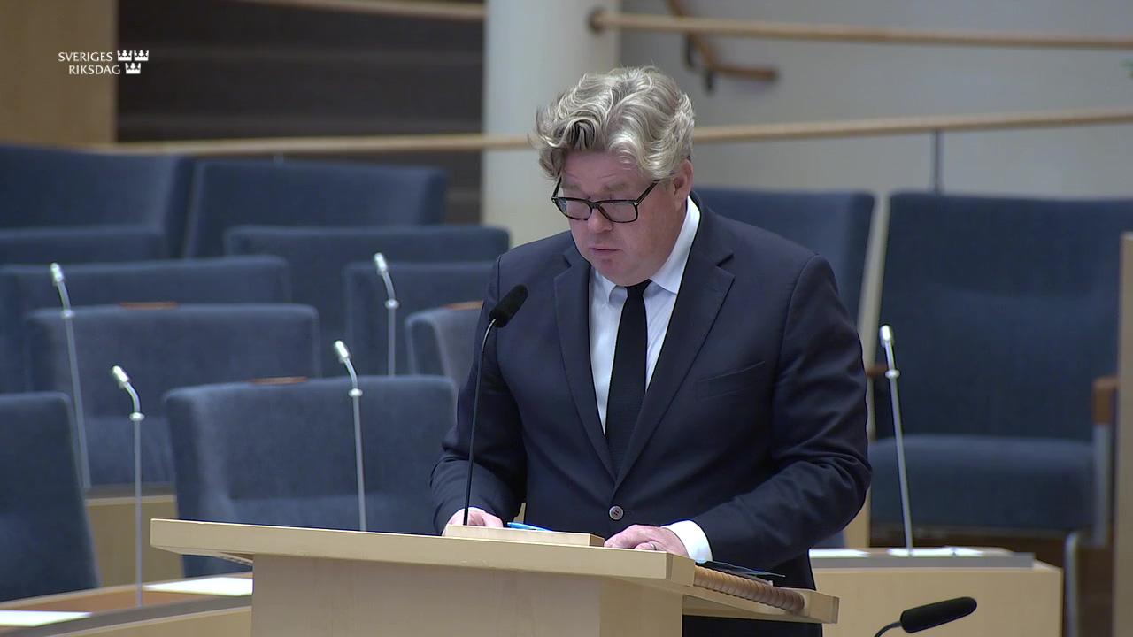 Stillbild från Interpellationsdebatt, Problem med hög störande musik