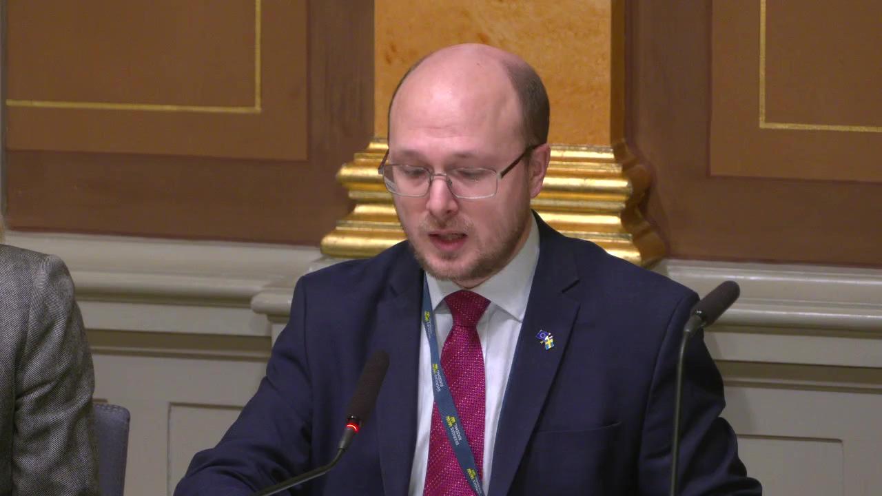 Stillbild från Återrapportering, Återrapportering från Europeiska rådets möte