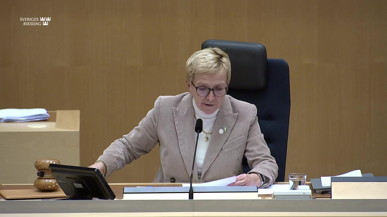 Stillbild från Beslut, Beslut: Socialavgifter