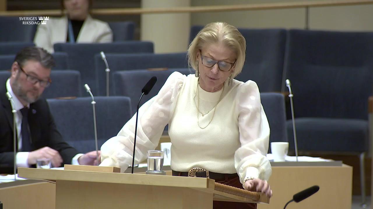 Stillbild från Interpellationsdebatt, Höjda anslag till Regeringskansliet