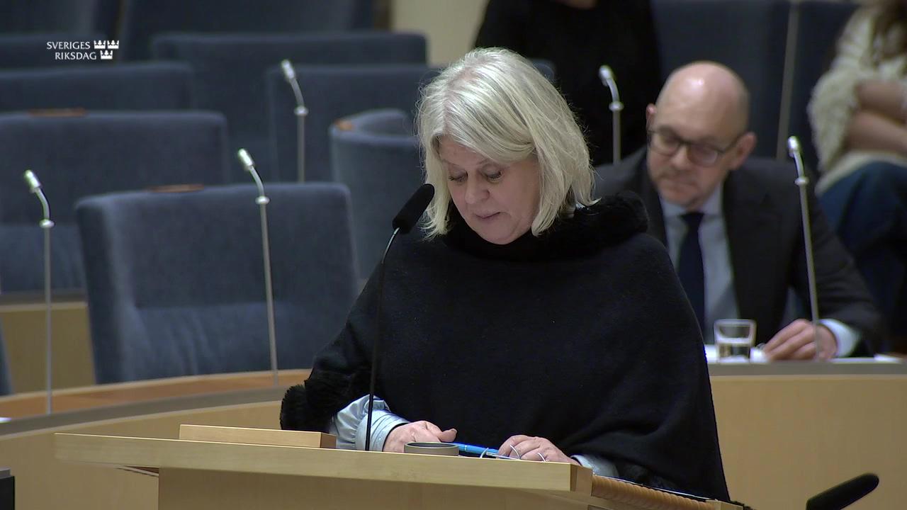 Stillbild från Interpellationsdebatt, Rätten till teckenspråk genom livet