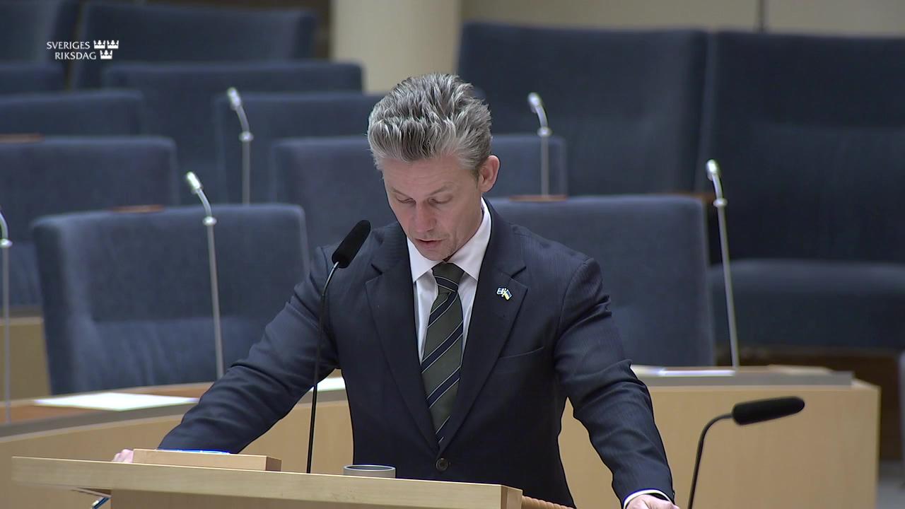 Stillbild från Interpellationsdebatt, Värnplikten