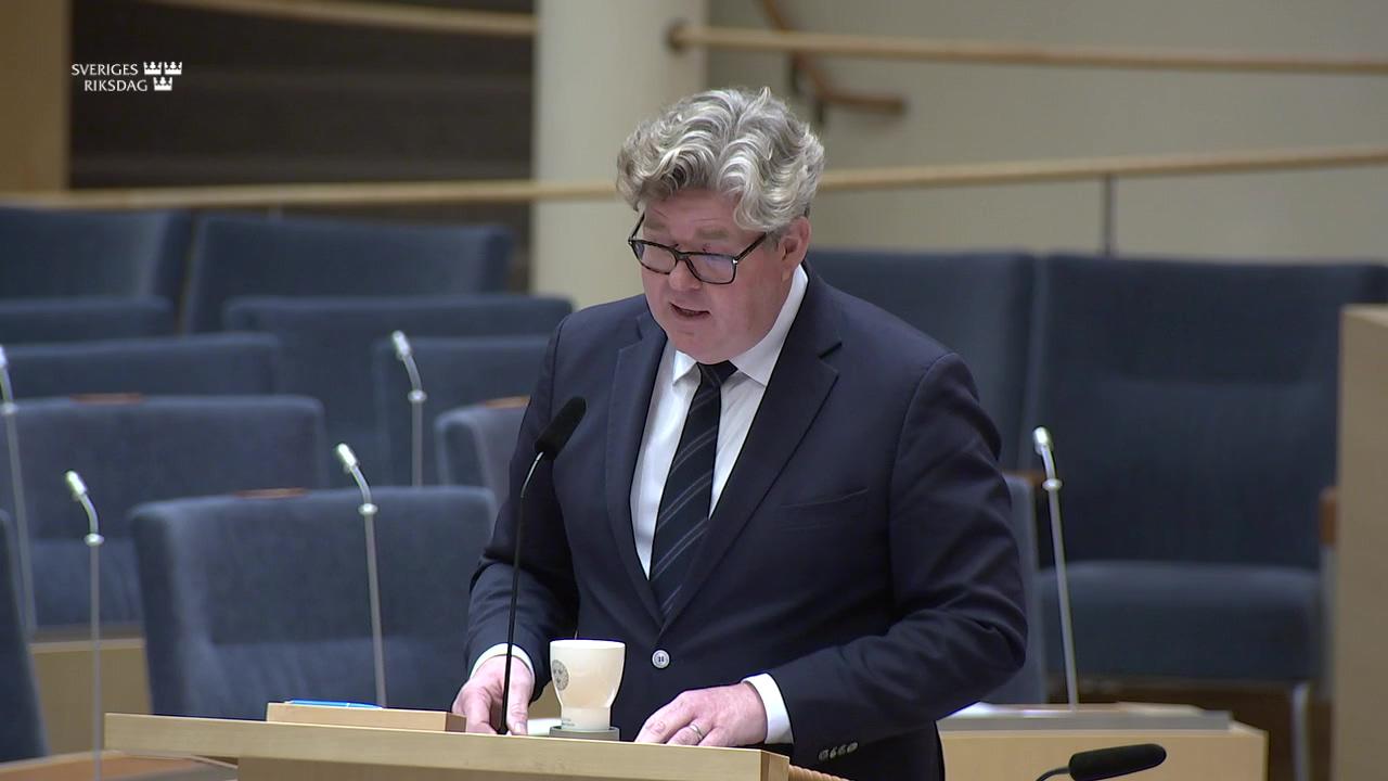 Stillbild från Interpellationsdebatt, Säkerhetsprövningar