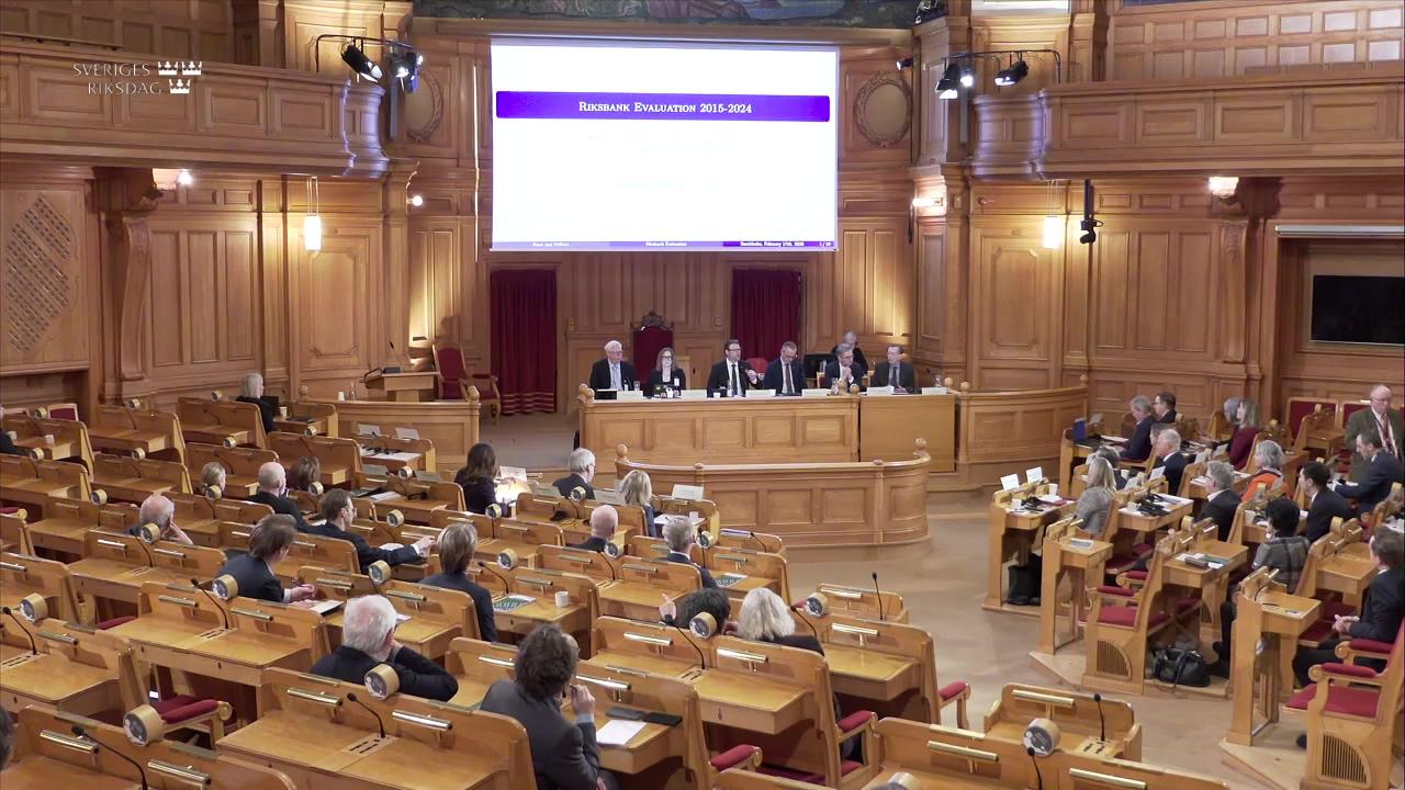Stillbild från Öppet sammanträde, Finansutskottets öppna utfrågning om utvärderingen av svensk penningpolitik 2015–2024 - originalljud, ej tolkad