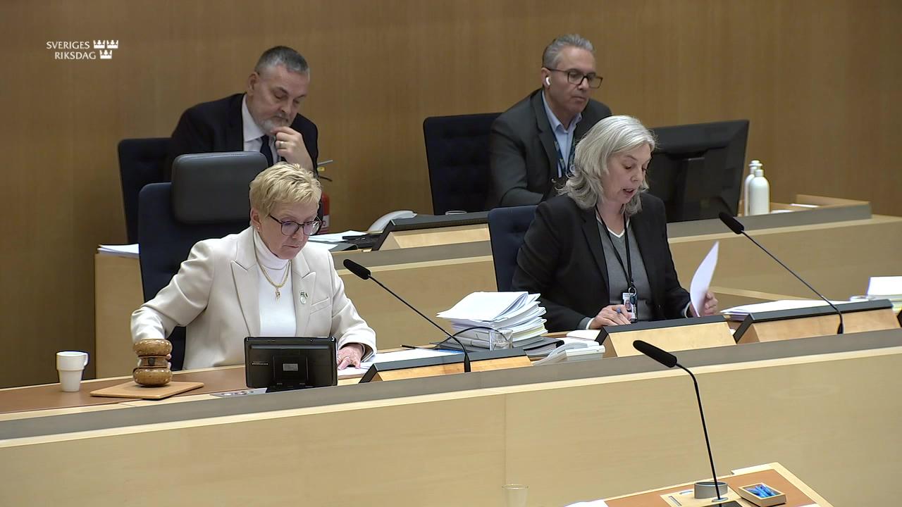 Stillbild från Beslut, Beslut: Allmänna helgdagar m.m.