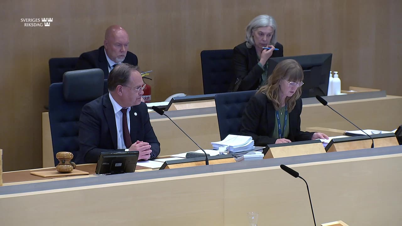 Stillbild från Beslut, Beslut: En grundlagsskyddad aborträtt samt utökade möjligheter att begränsa föreningsfriheten och rätten till medborgarskap
