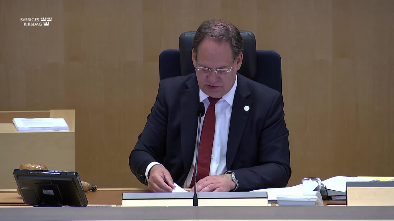 Stillbild från Beslut, Beslut: Polisens användning av AI för ansiktsigenkänning i realtid