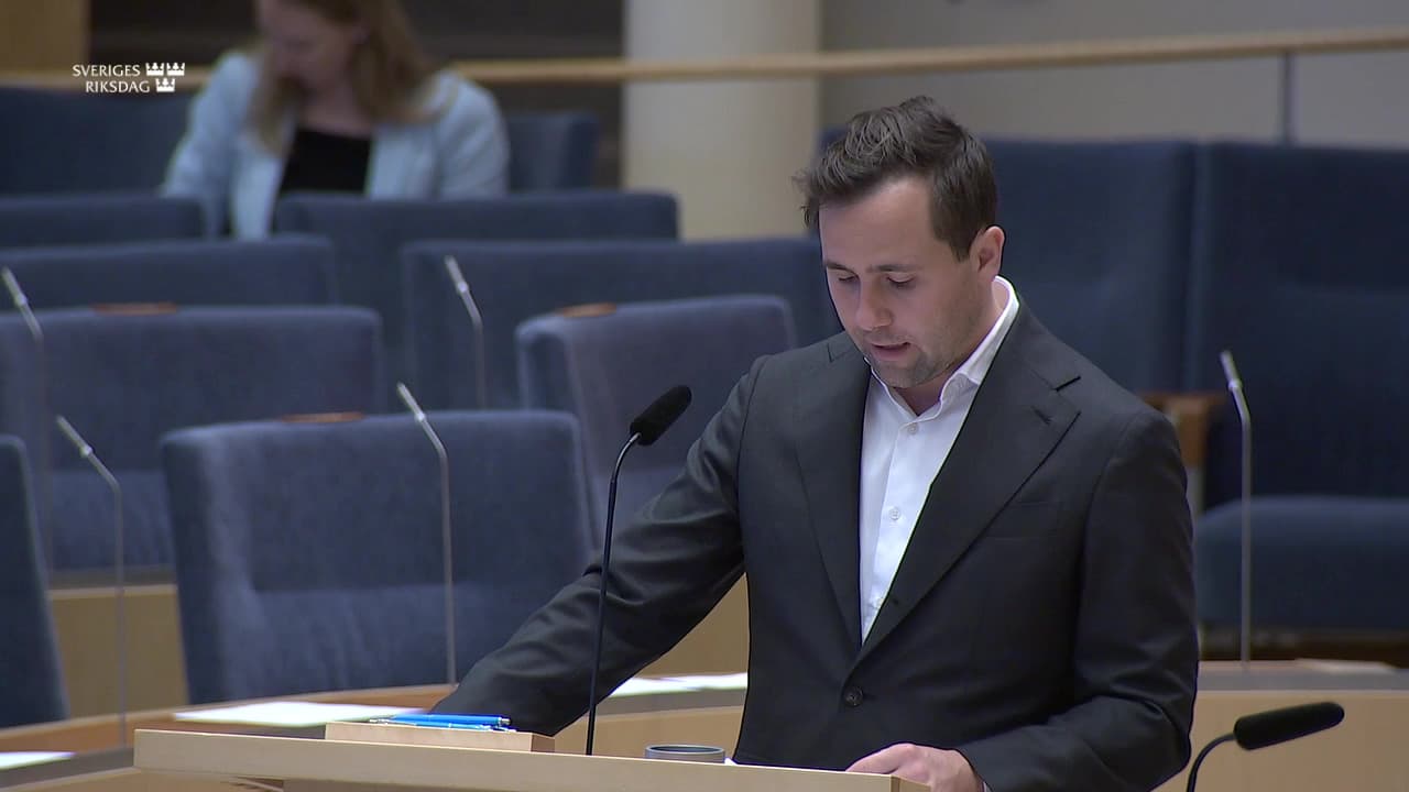 Stillbild från Interpellationsdebatt, Konsekvenserna av nedlagda biståndsstrategier
