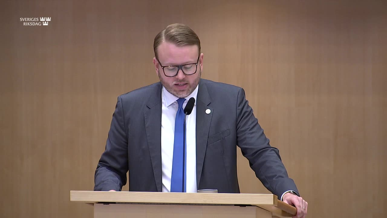 Stillbild från Debatt om förslag, En ny mottagandelag