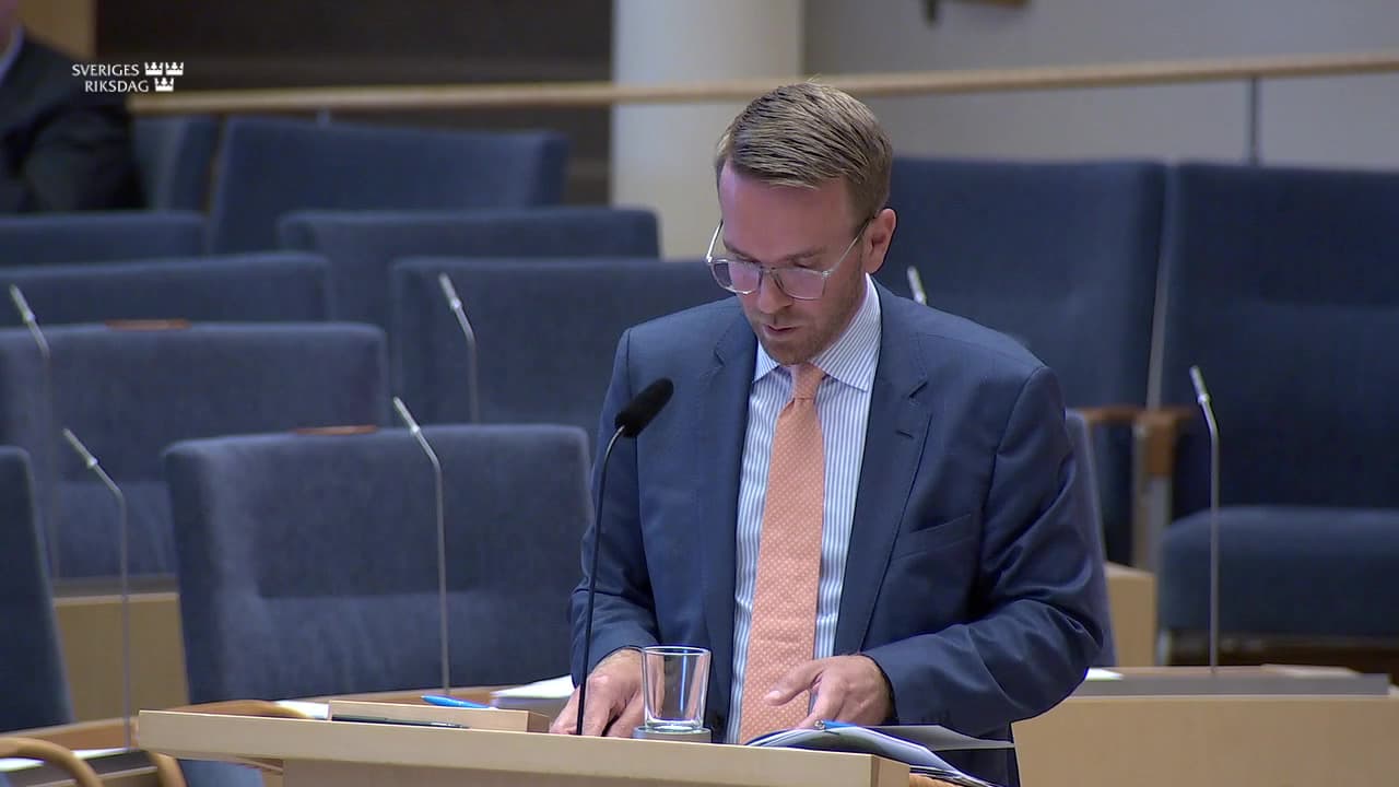 Stillbild från Interpellationsdebatt, Parkerings- och uppställningsplatser för tunga fordon