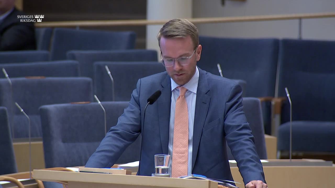Stillbild från Interpellationsdebatt, Obehöriga i spårområdet