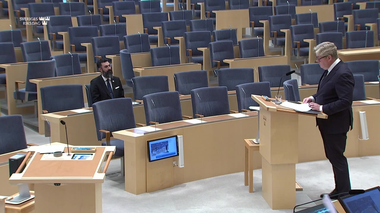 Stillbild från Interpellationsdebatt, Långa betaltider mellan företag och skyddet för mindre leverantörer