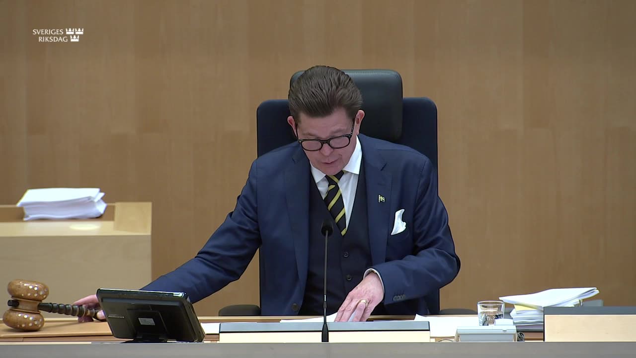 Stillbild från Beslut, Beslut: Förebyggande insatser inom socialtjänsten till skydd för barn och unga vid bristande medverkan